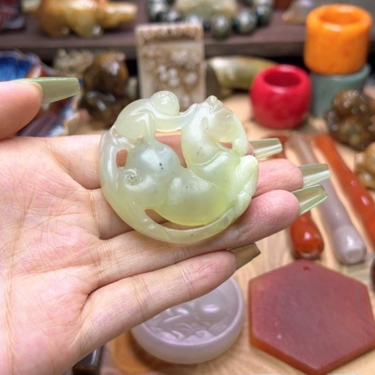 未镶嵌蛇纹石玉颈饰