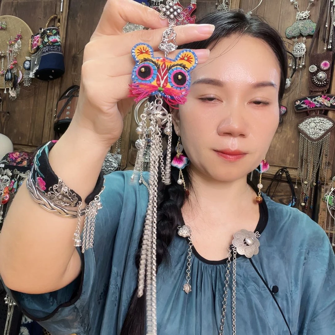 压襟的设计让人眼前一新