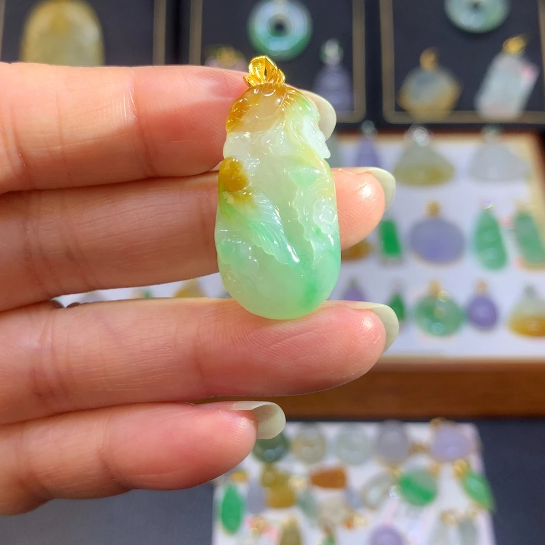 翡翠18K金镶嵌颈饰