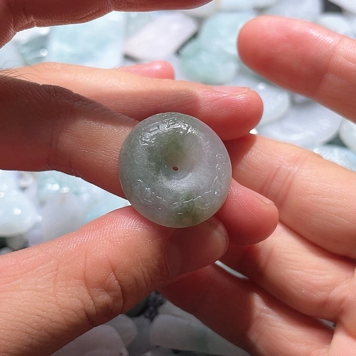 定制翡翠未镶嵌不**鸡翡翠