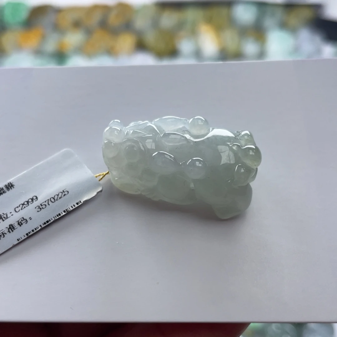 翡翠未镶嵌颈饰貔貅