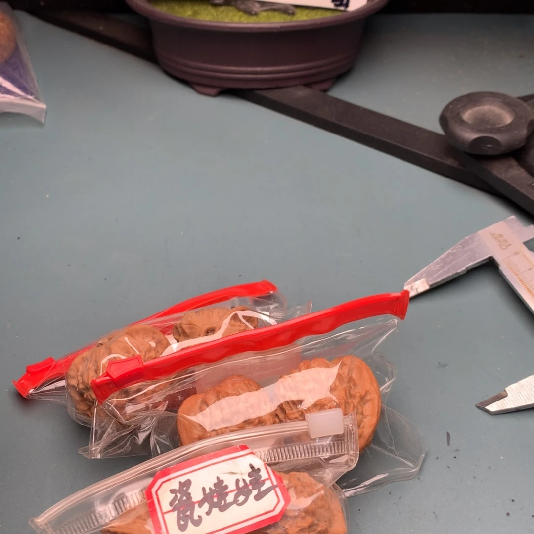 文玩核桃把件瓷娃娃3940