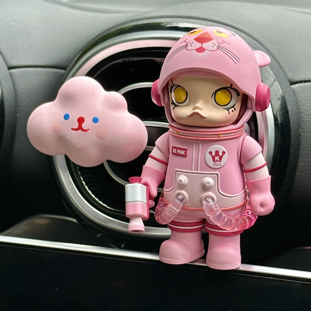 泡泡玛特正品SpaceMolly车内可爱饰品汽车出风口香氛车载香薰摆件