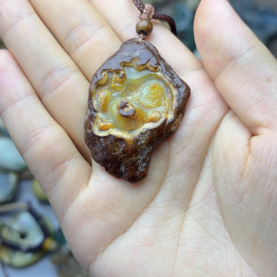 @***子透闪石质玉未镶嵌颈饰