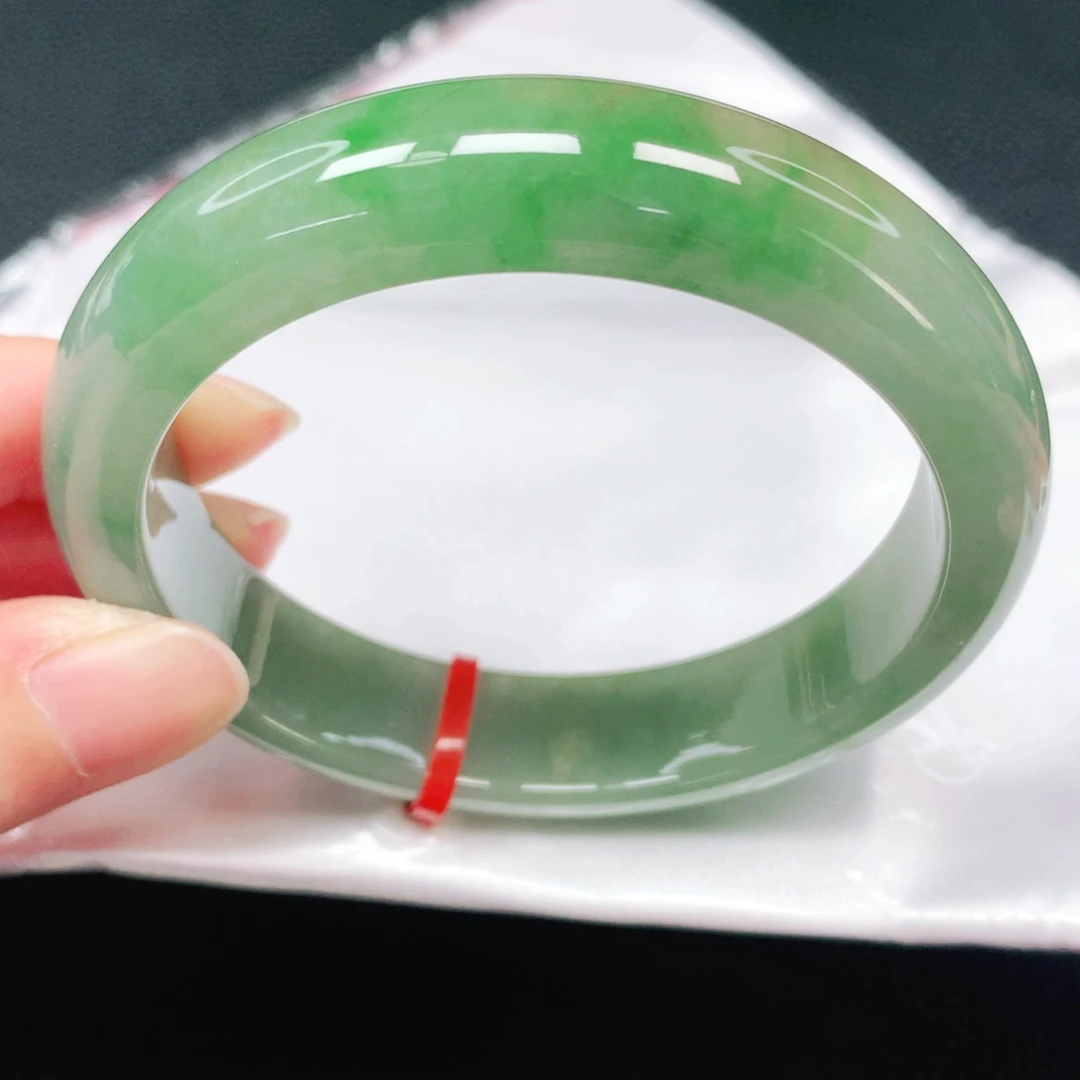 翡翠手镯未镶嵌56圈