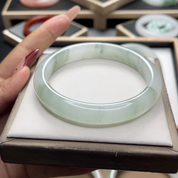 石英质玉手镯未镶嵌轻**铃