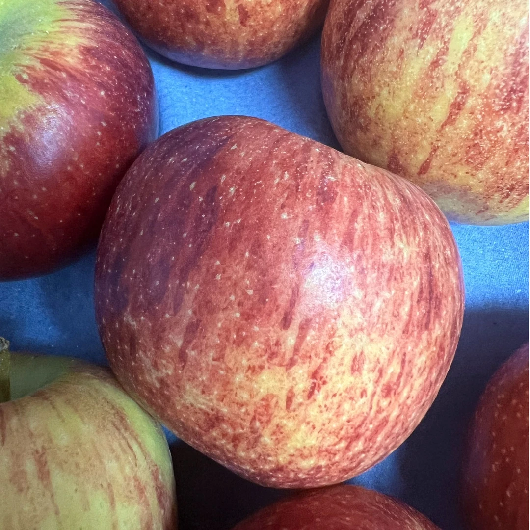 爱妃苹果新鲜现摘脆甜多汁