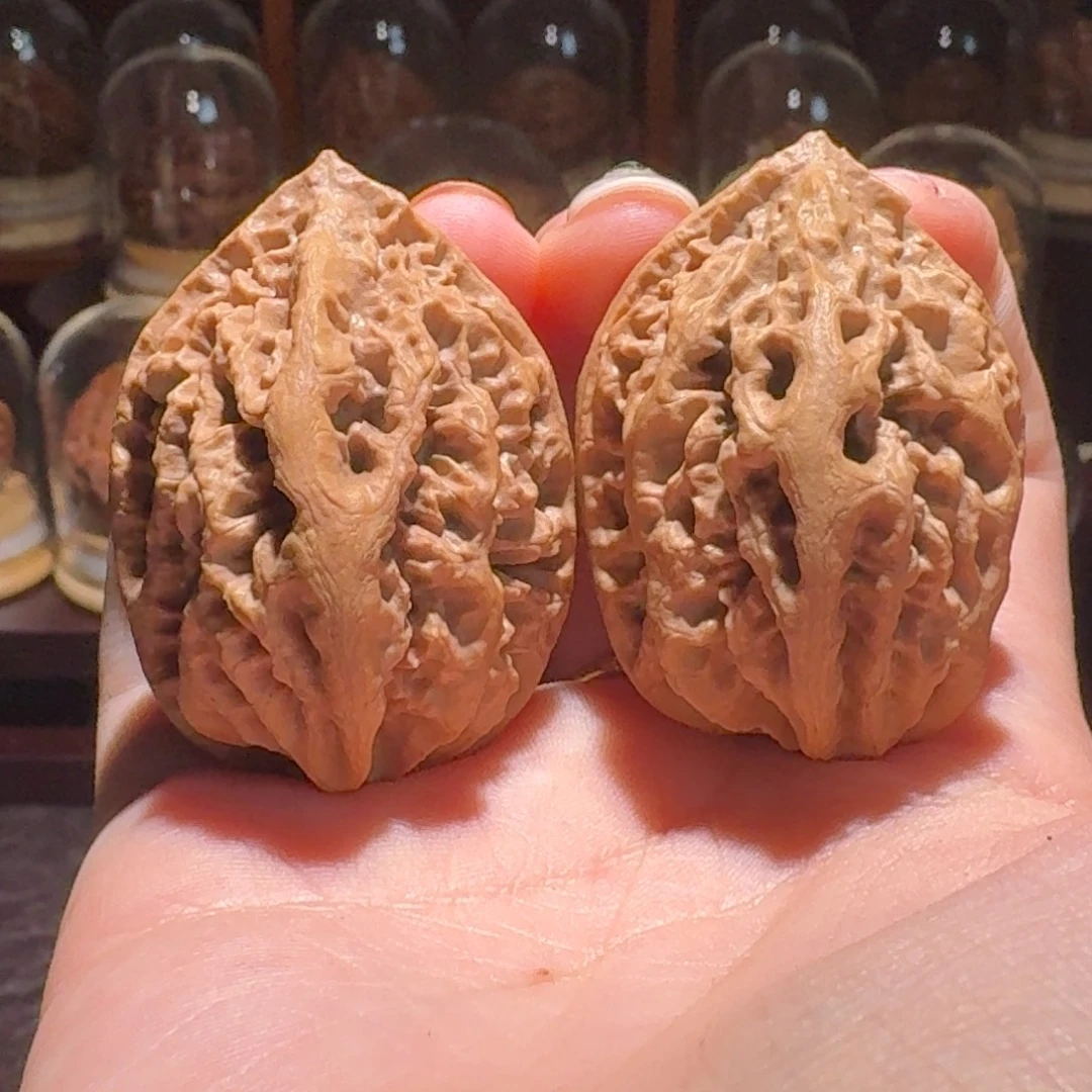 张***力文玩核桃吊坠火焰塔珊瑚纹