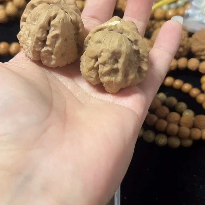 把件文玩核桃39左右瑕疵蛤蟆头，编号011