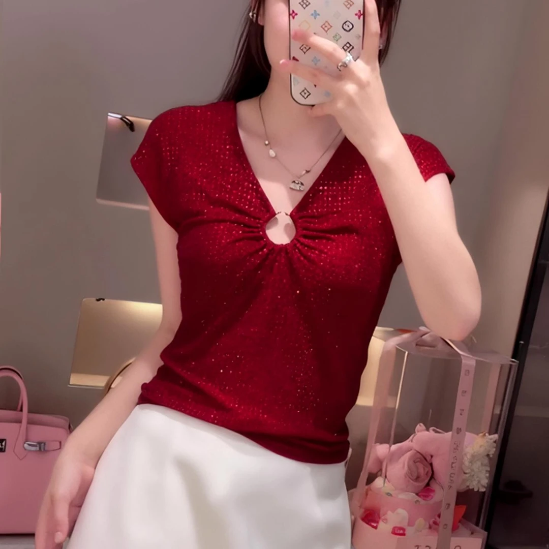 VOCKOO官方2025夏季新款V领红色显白亮片环扣短袖T恤设计感小众修