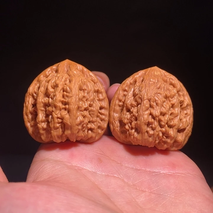 奶***胡文玩核桃吊坠39虎头王