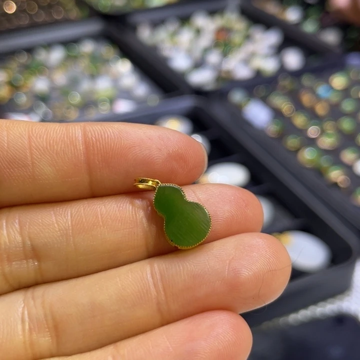 和田玉18K金镶嵌颈饰