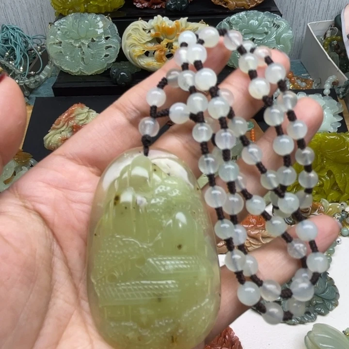 蛇纹石玉未镶嵌颈饰