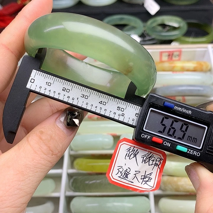 蛇纹石玉手镯未镶嵌688