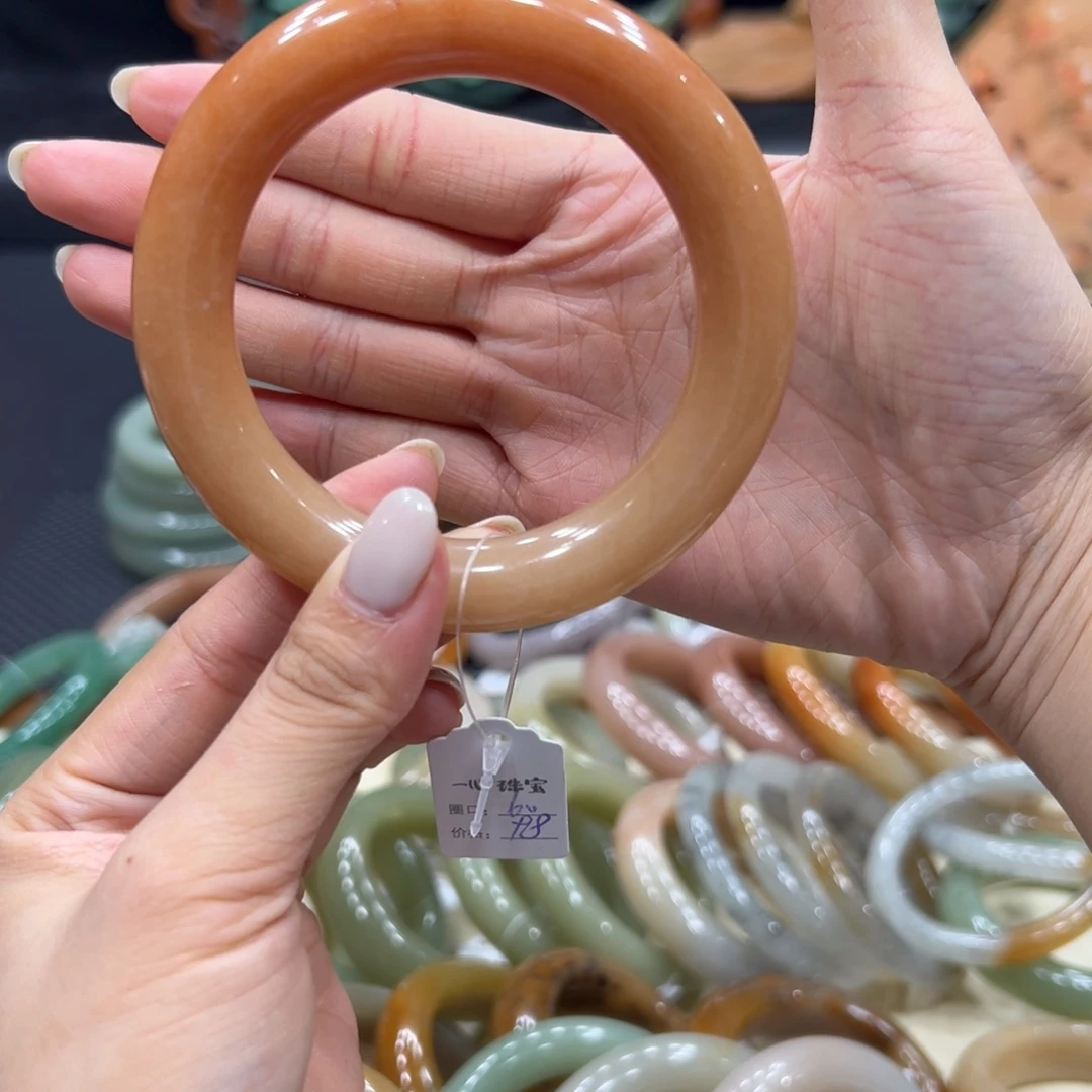 未镶嵌手镯石英质玉