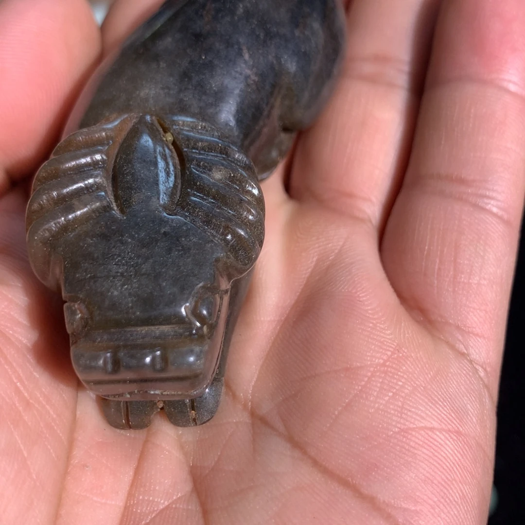 透闪石质玉未镶嵌颈饰