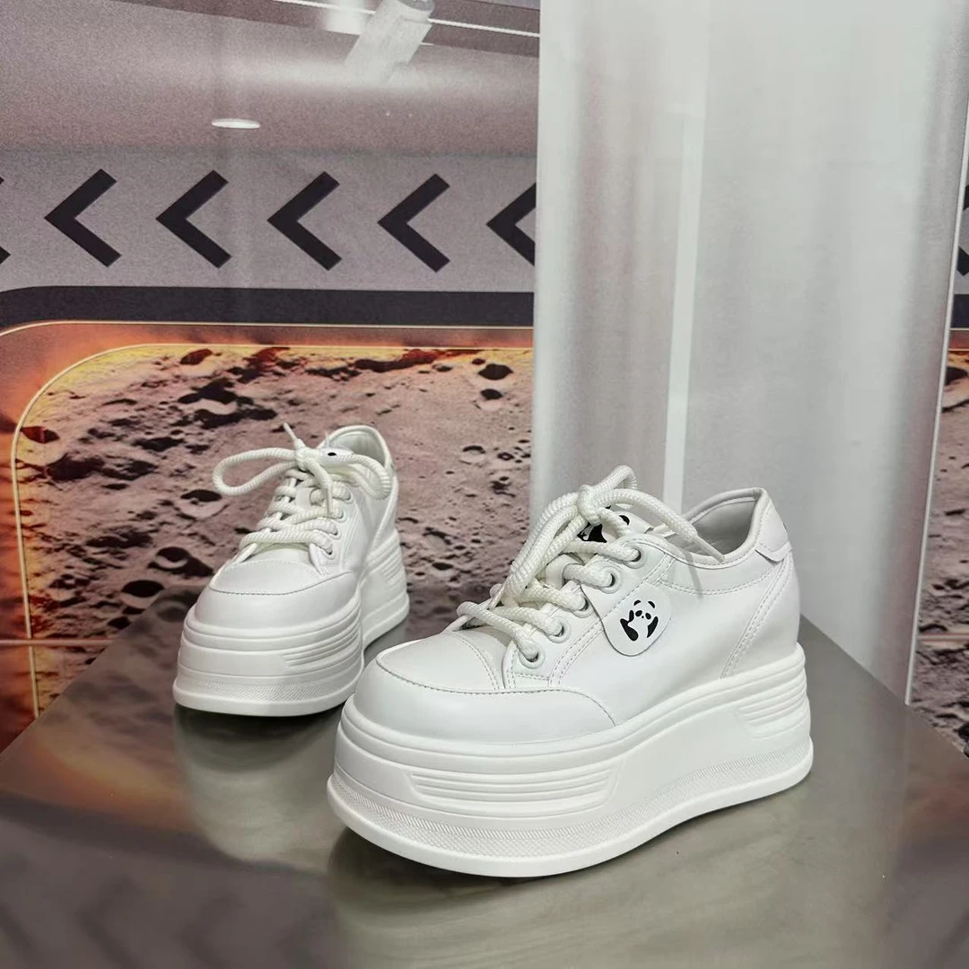 3241040四季新款2025圆头系带韩版简约休闲板鞋潮流百搭红色时尚