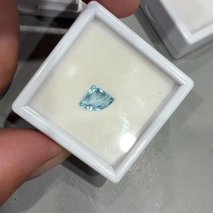 未镶嵌海蓝宝石笔搁裸石1粒