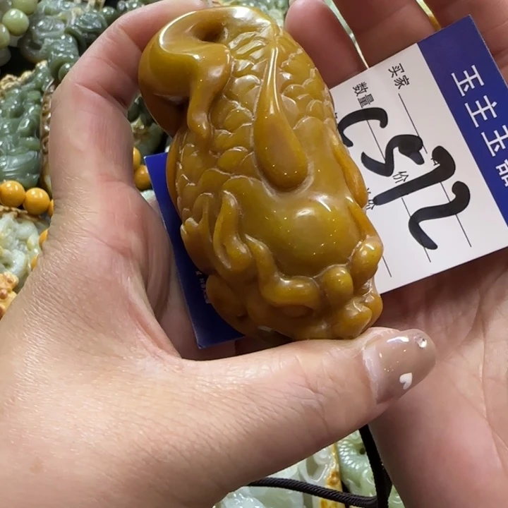 透闪石质玉未镶嵌把件里****！