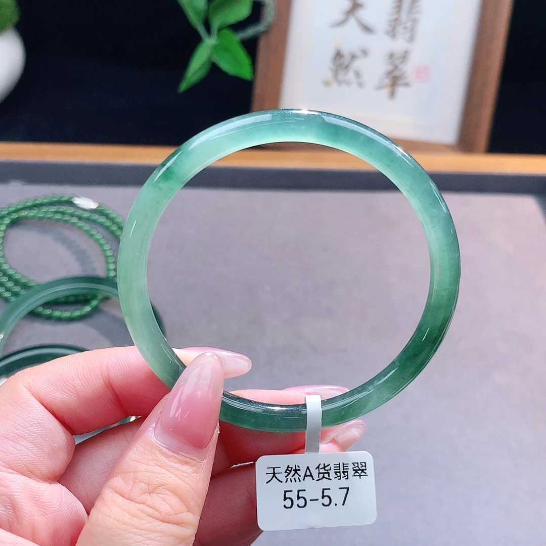 未镶嵌手镯（圆镯）翡翠