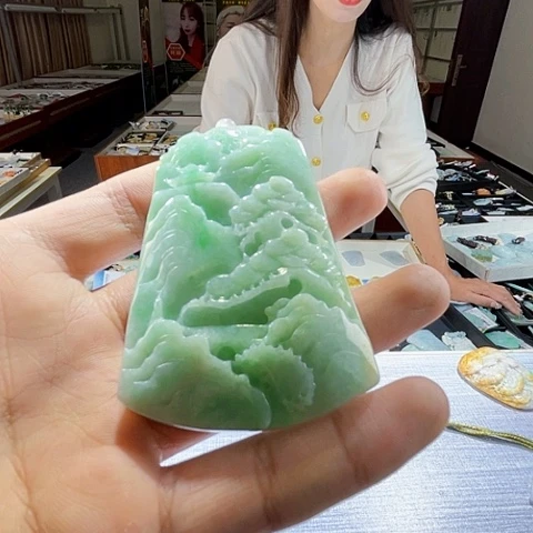 颈饰未镶嵌翡翠一个