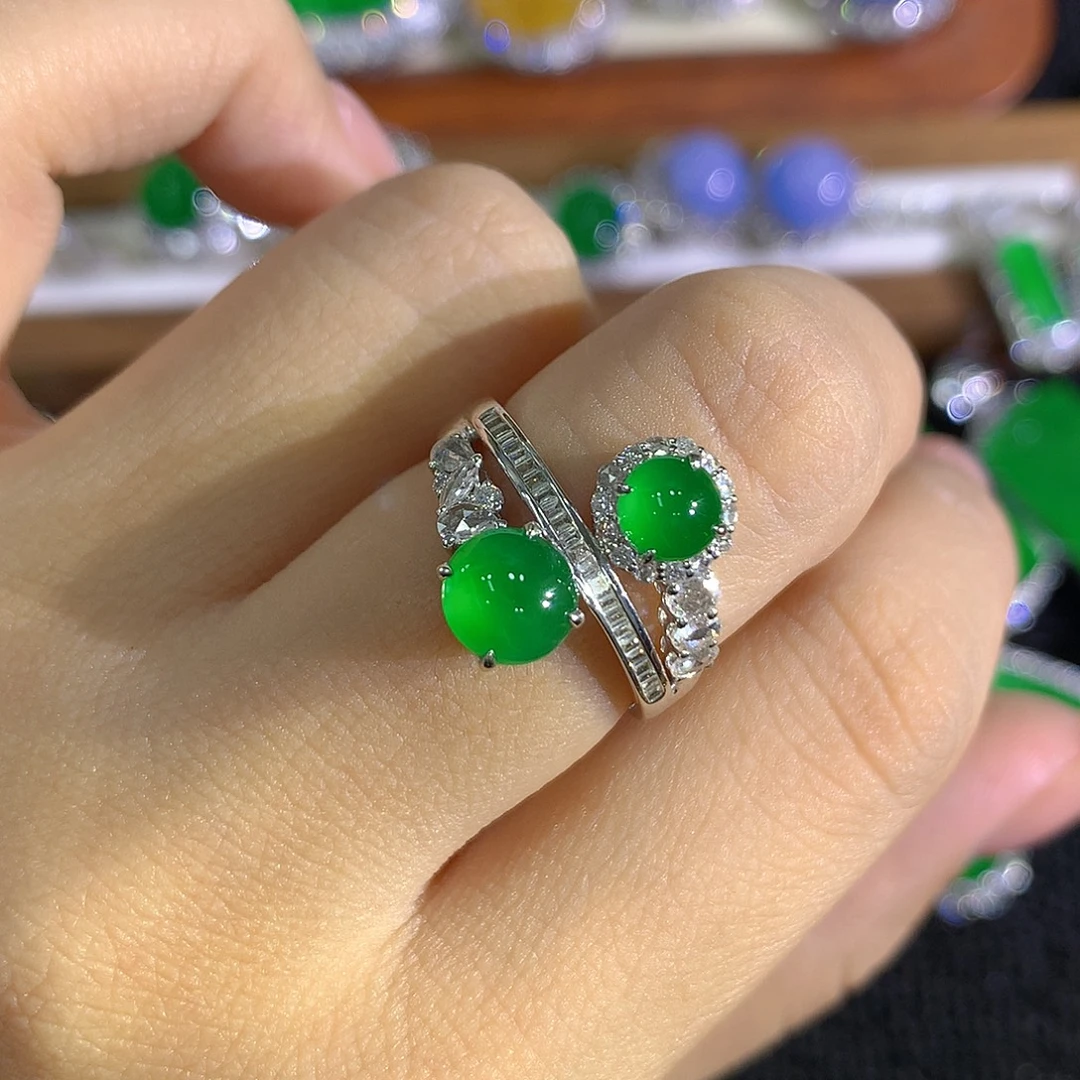 翡翠18K金镶嵌戒指蛋面