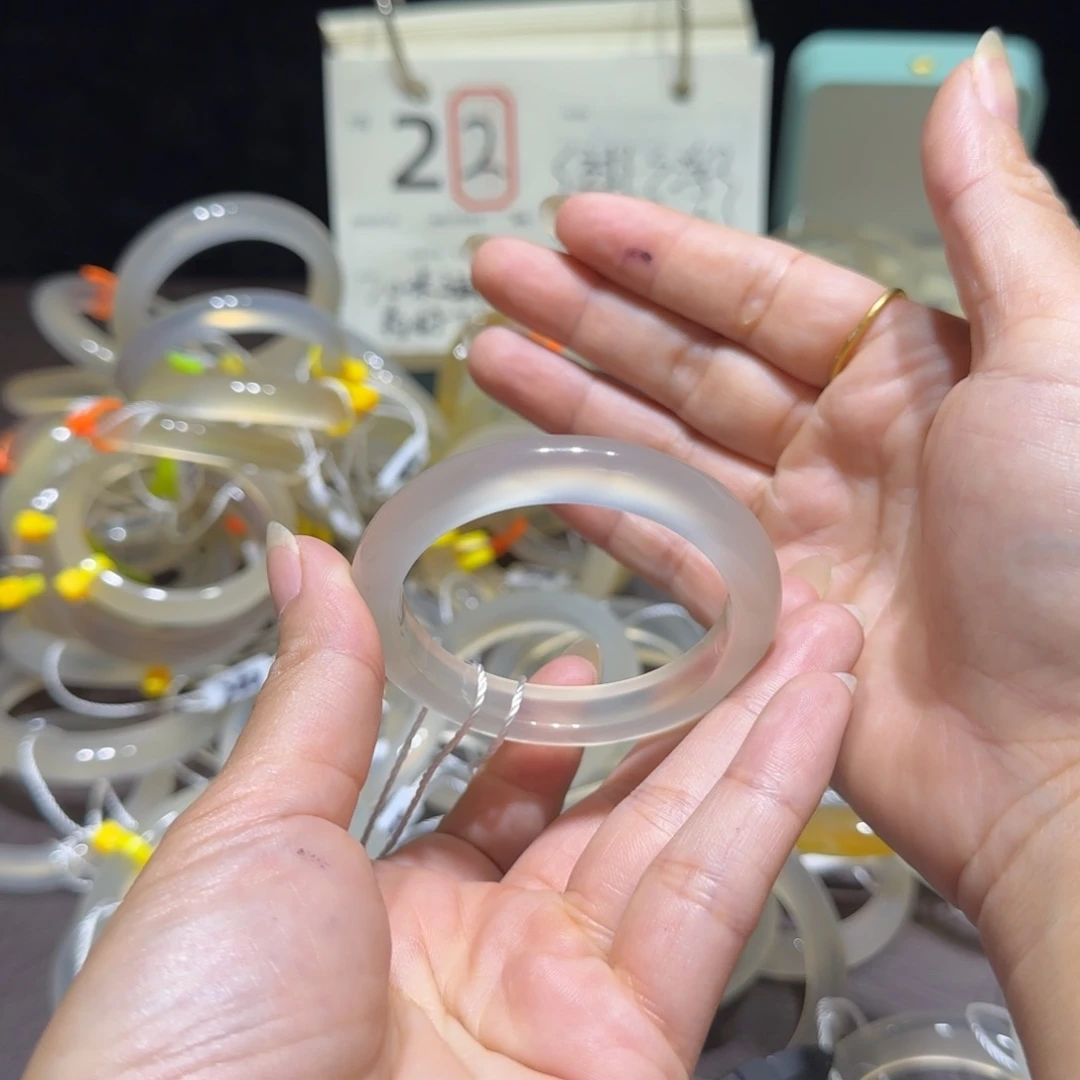 星***眠玛瑙/玉髓手镯未镶嵌