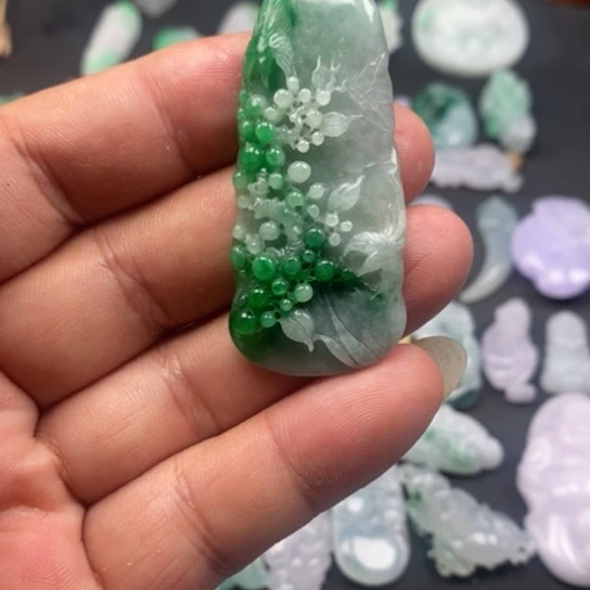 翡翠未镶嵌颈饰翡翠