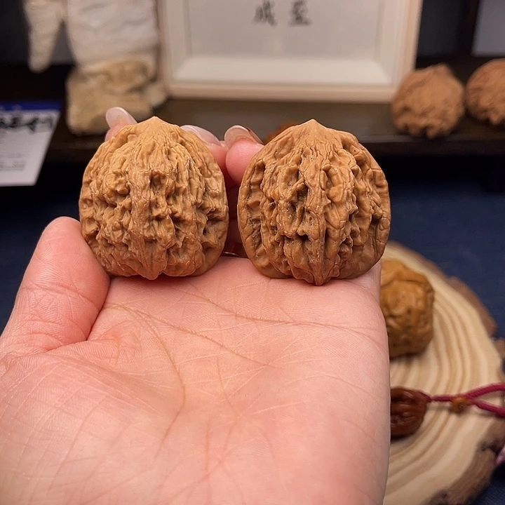 文玩核桃把件虎头38+