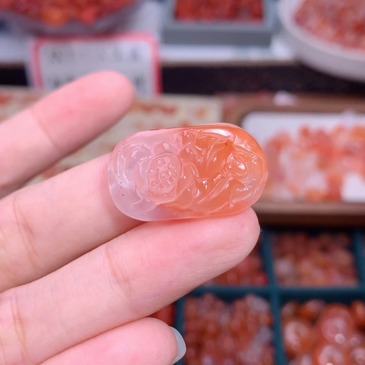 南红玛瑙未镶嵌南红莲花手牌