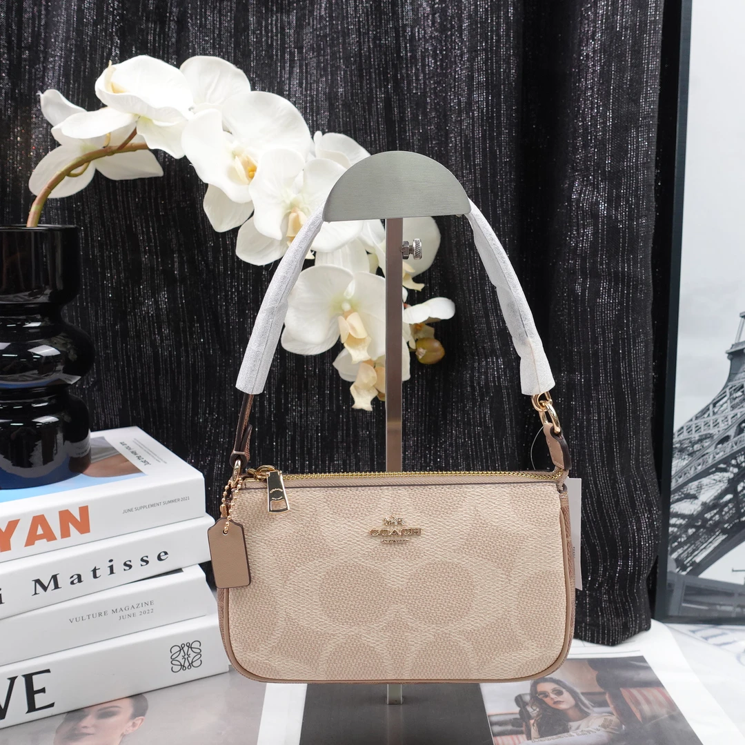 95新 COACH/蔻驰 单肩包/T10204845