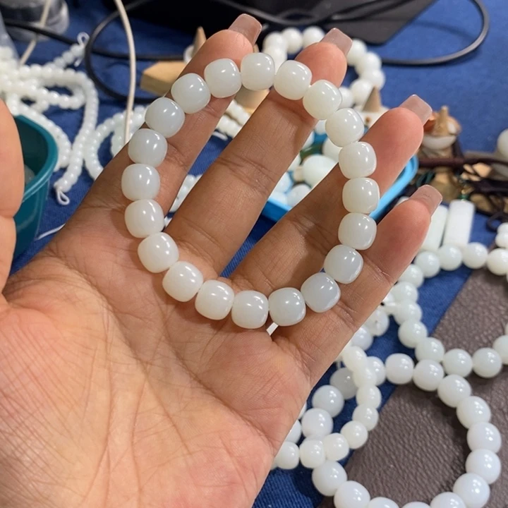 和田玉未镶嵌手链知****?