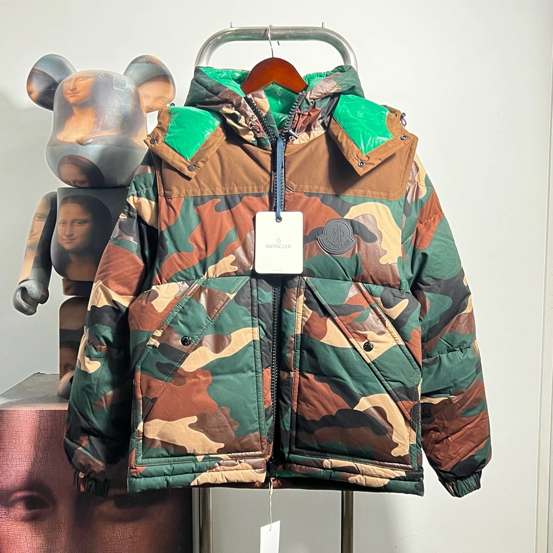未使用 MONCLER CAVET迷彩羽绒服 V1002尺码1胸围56