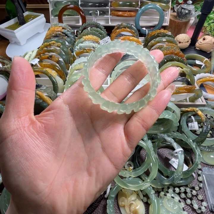 未镶嵌蛇纹石玉手镯