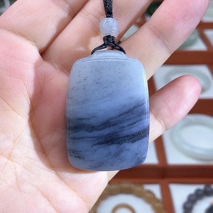 和田玉未镶嵌颈饰青花