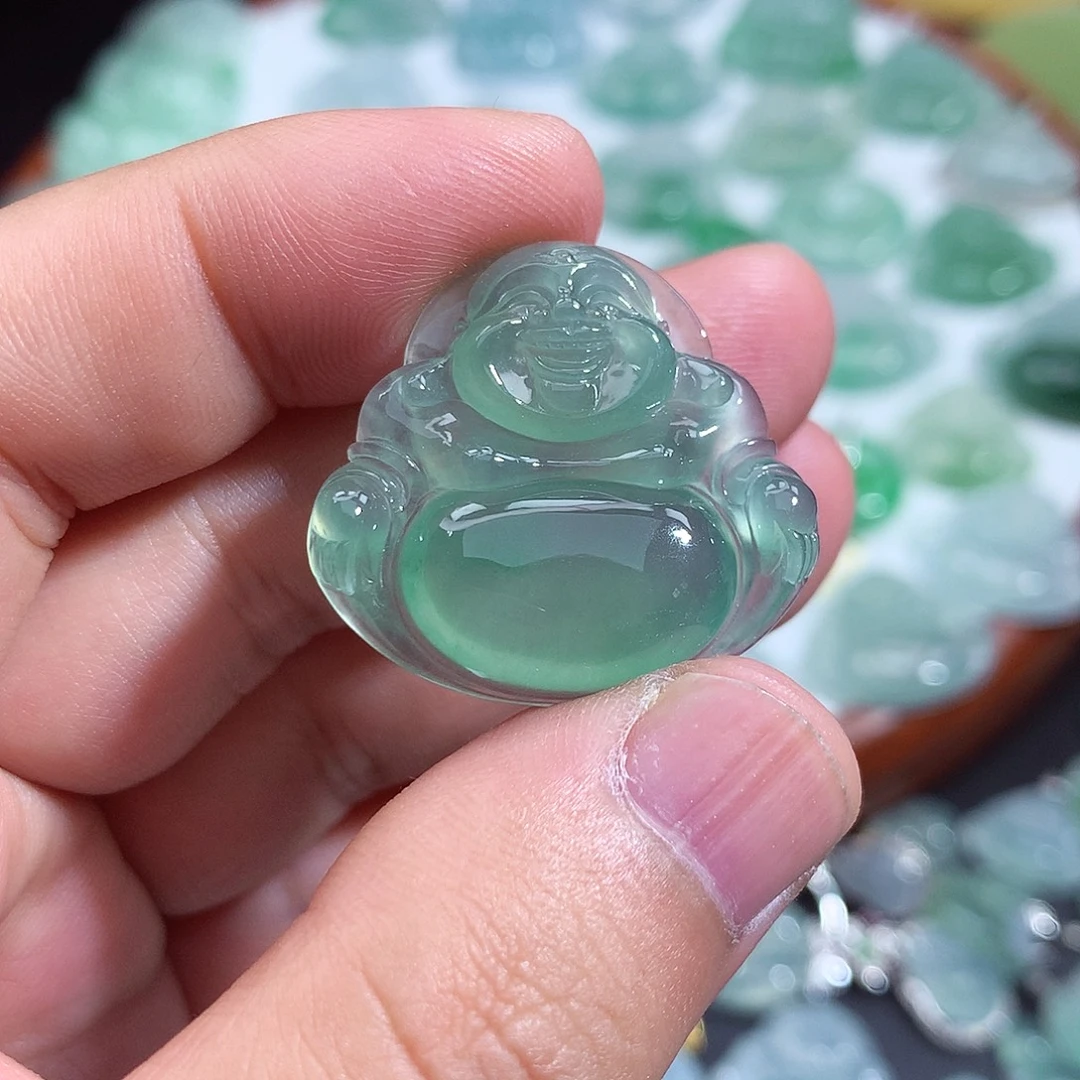 翡翠未镶嵌颈饰佛公