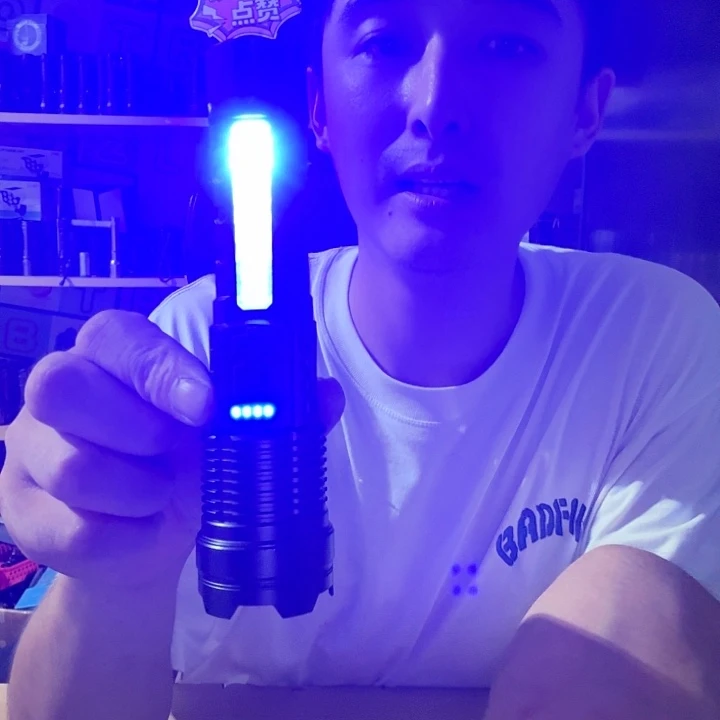 铝塑一体带侧灯手电