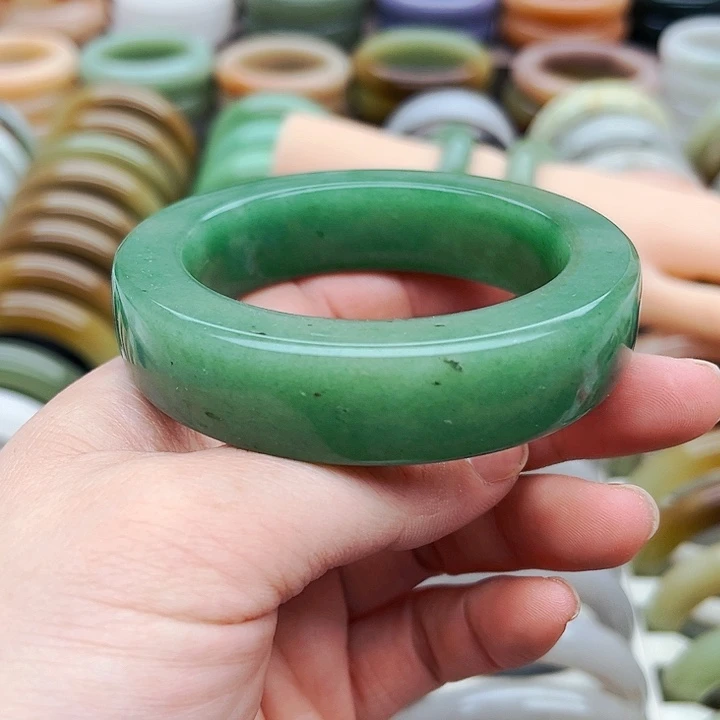 未镶嵌手镯（圆镯）石英质玉