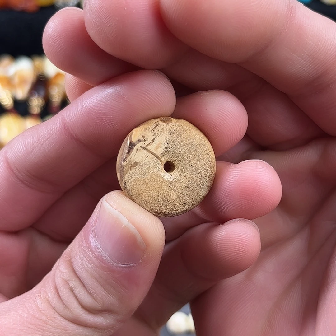 蜜蜡未镶嵌珠宝奇石