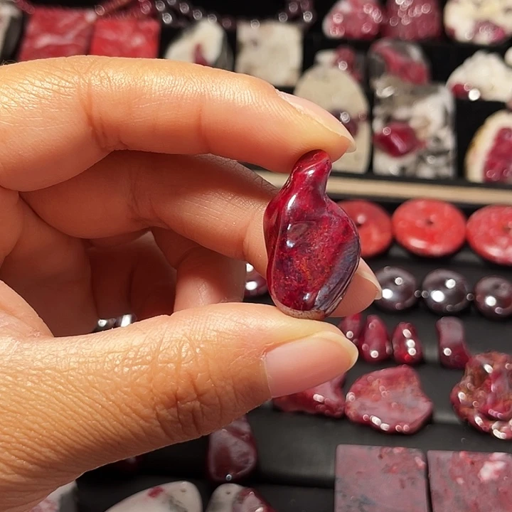 天然辰砂原矿随形吊坠16.3克