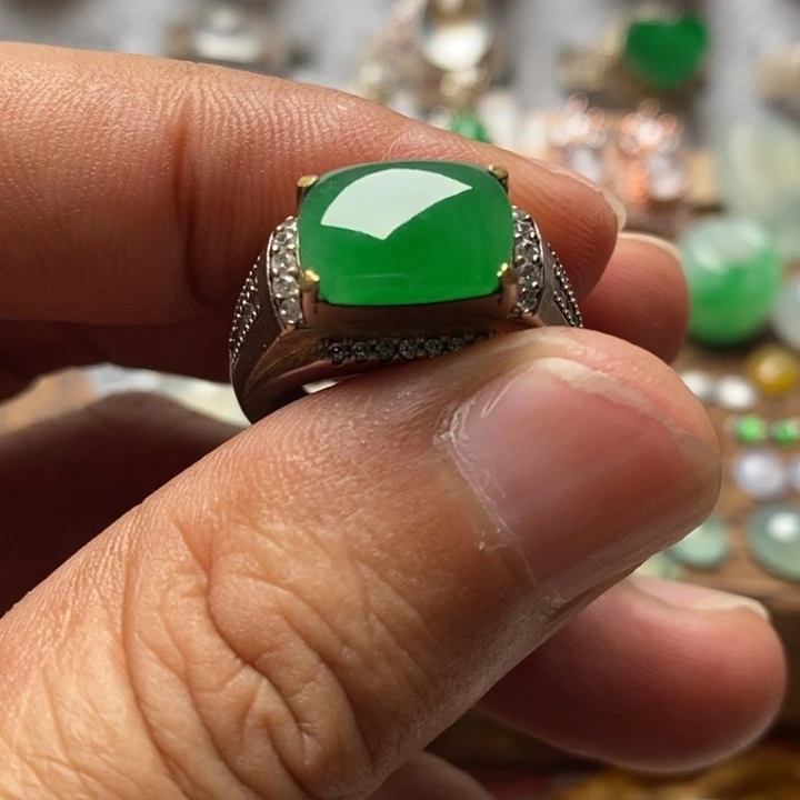 翡翠散珠冰底正绿缅甸A货翡翠马鞍