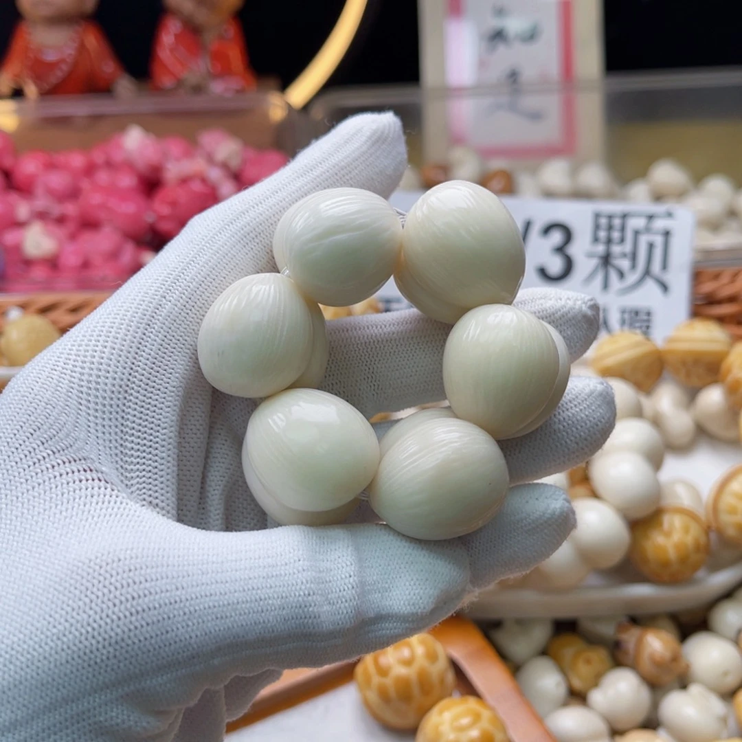 吊坠白玉菩提B25mm/6颗象牙果拉丝屁桃竖孔手捻微瑕