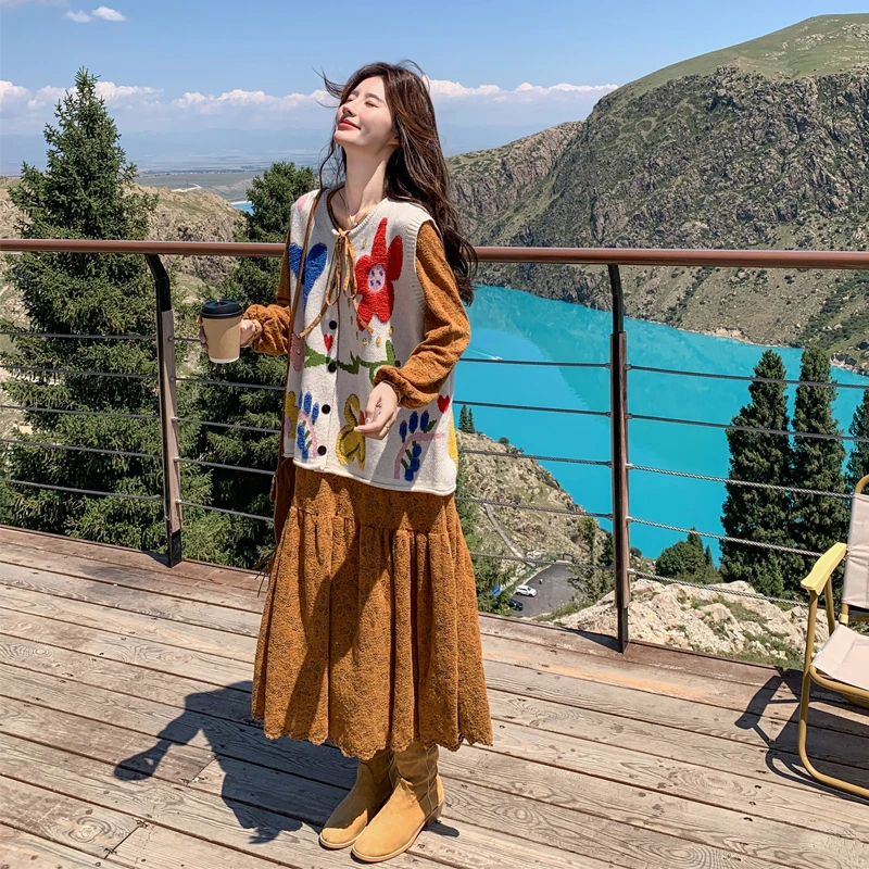 法式温柔绣花毛衣马甲连衣裙套装女2025年春秋复古气质长裙两件套