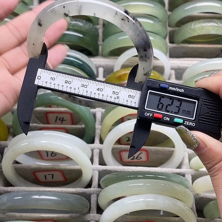 蛇纹石玉未镶嵌手镯23