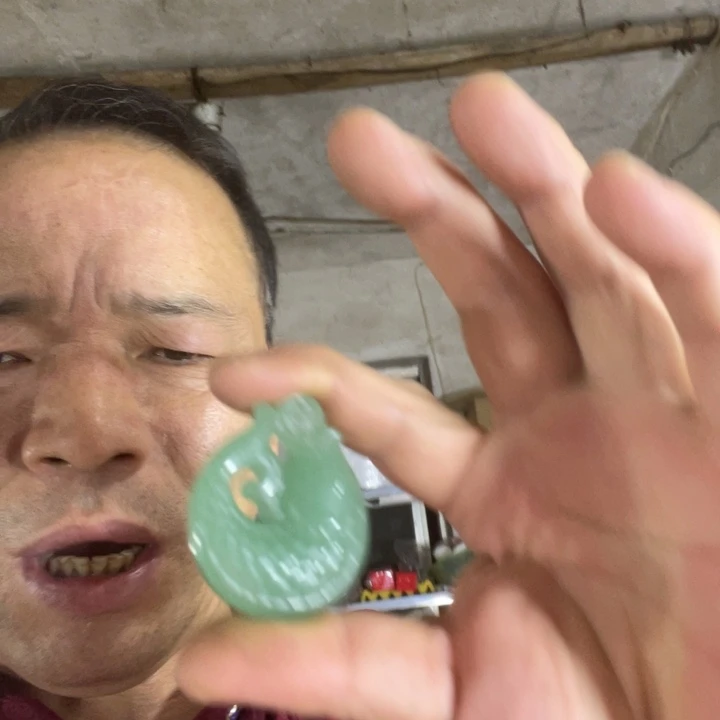 石英质玉未镶嵌颈饰