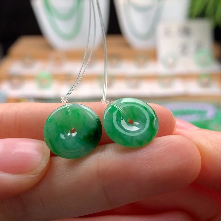 沛***宸翡翠未镶嵌耳饰天然缅甸A货翡翠