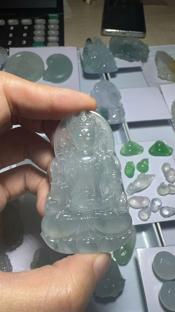 天然翡翠饰品度母雕刻