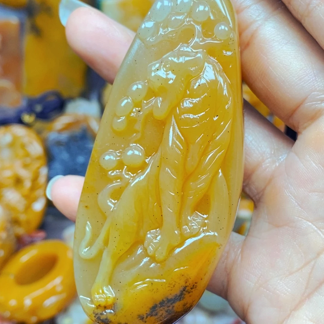 未镶嵌石英质玉（黄龙玉）颈饰