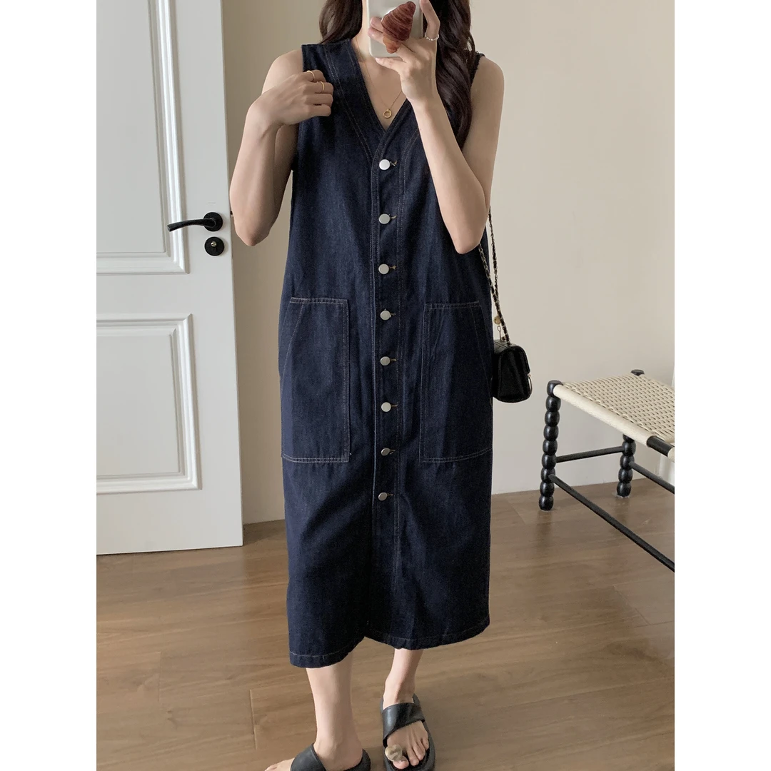 2025复古气质排扣V领牛仔背心连衣裙女初秋宽松显瘦直筒长裙