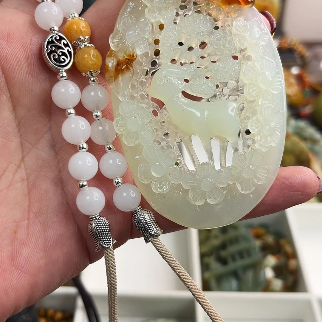 蛇纹石玉颈饰未镶嵌